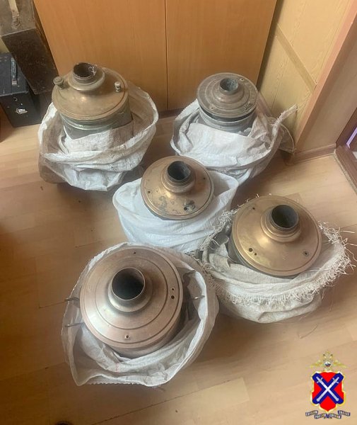 Полицейские Дубовского района раскрыли кражу старинных предметов у коллекционера